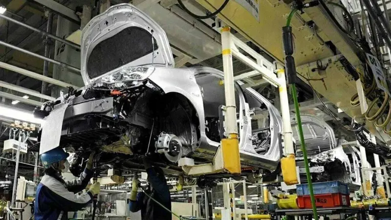 Auto industry lays off thousands as sales decrease by 70%