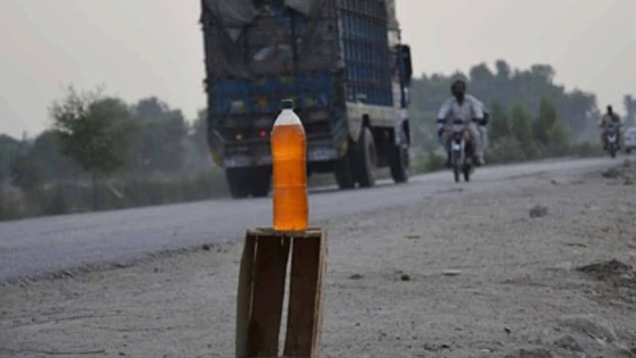Cheaper Iranian oil attracts inflation-hit Pakistani consumers: report