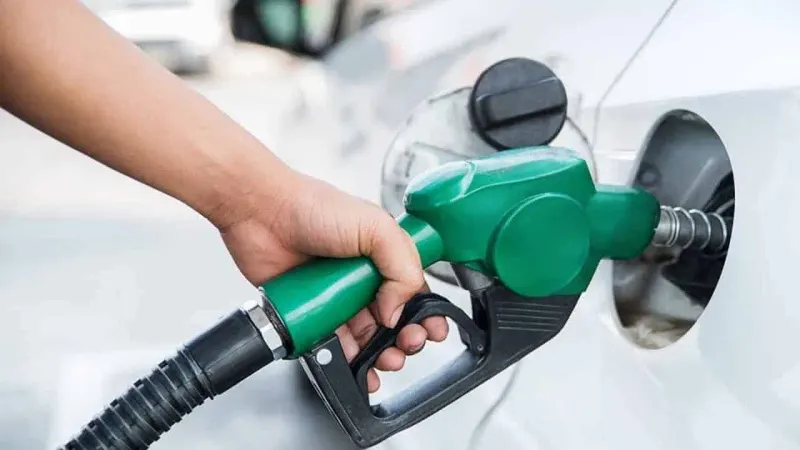 Govt 'likely to slash' petrol price by Rs10 per litre