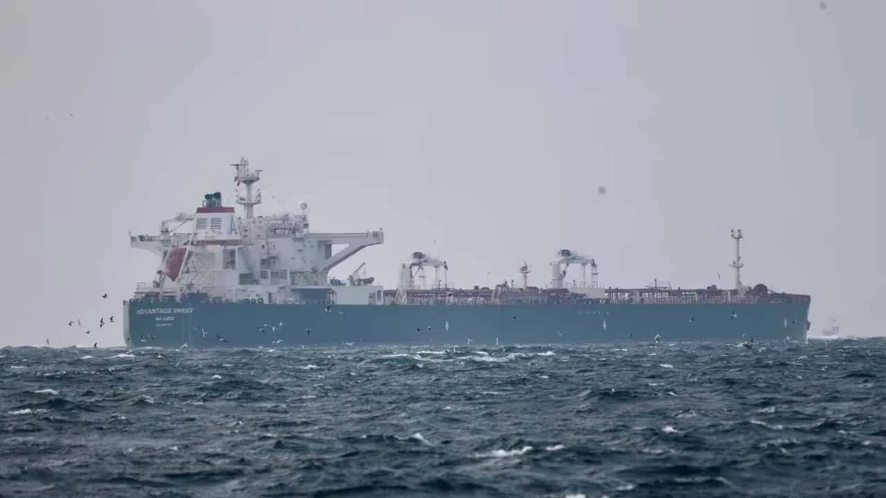 Pakistan to transfer Russian imported oil from Oman in small ships