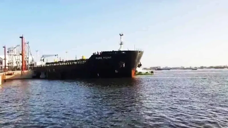 Pakistan begins transporting much-awaited Russian oil to refinery