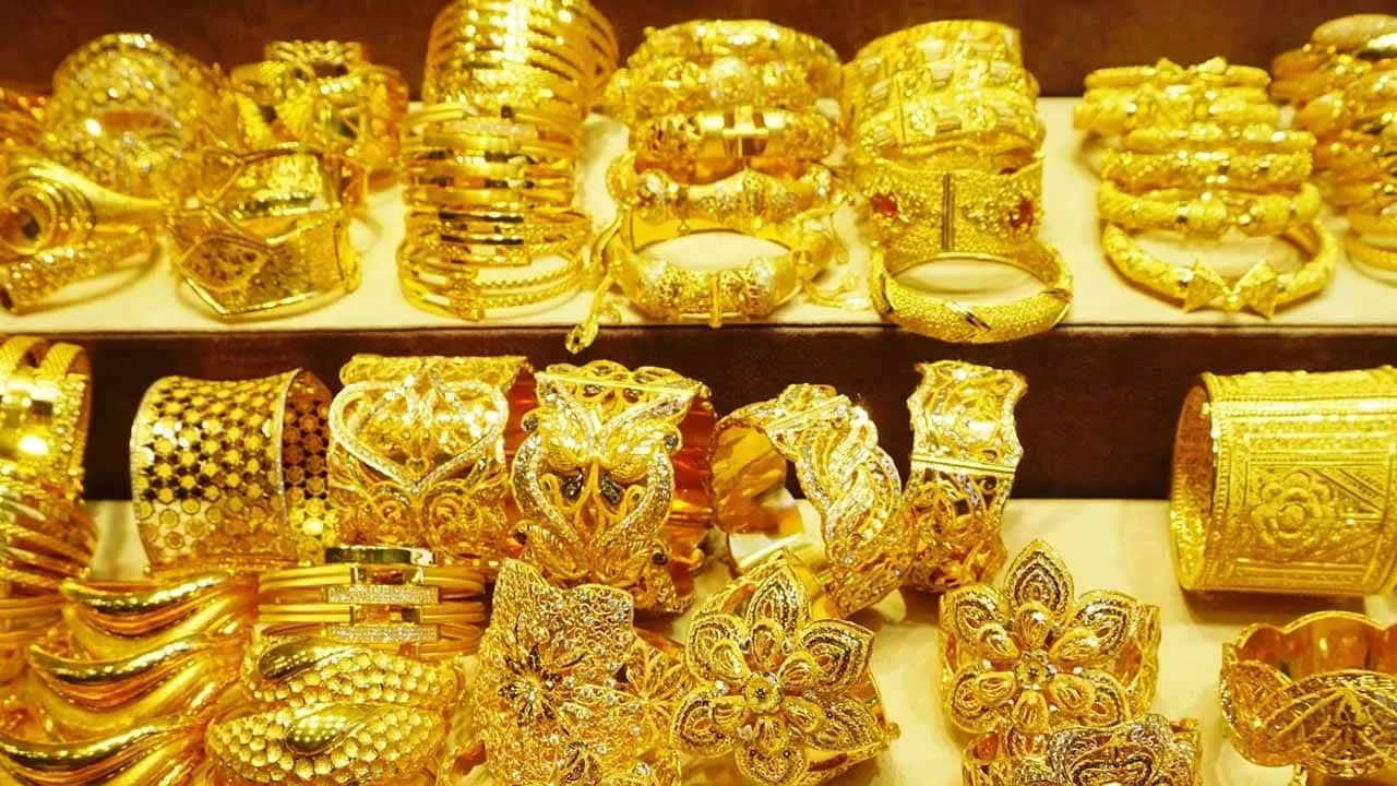 Gold price declines by Rs1,700 per tola in Pakistan