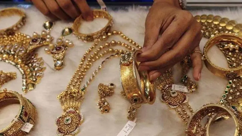 Gold prices decrease sharply in Pakistan for six consecutive day