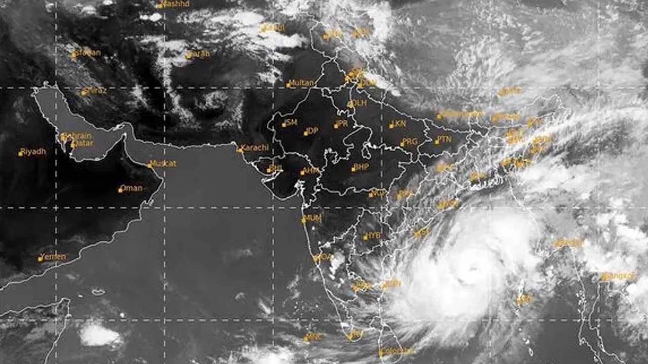 Cyclone ‘Biparjoy’ on track to landfall between Karachi and Kutch