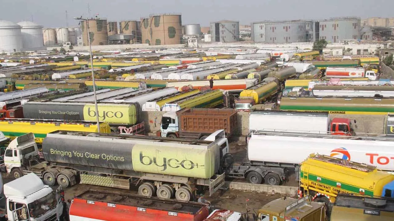 Oil tanker association suspends supply in twin cities
