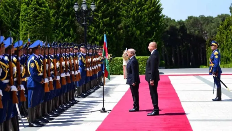 PM presented guard of honor at Presidential palace