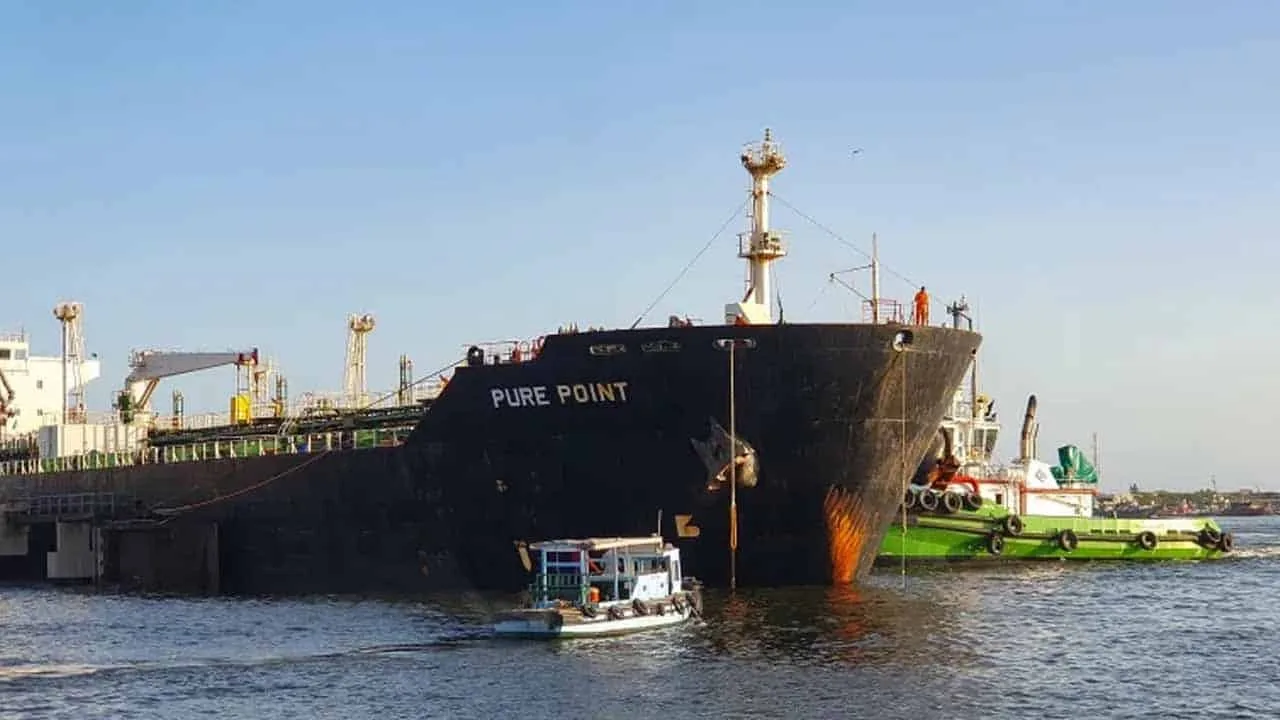 How much discount Pakistan has received on Russian crude oil?