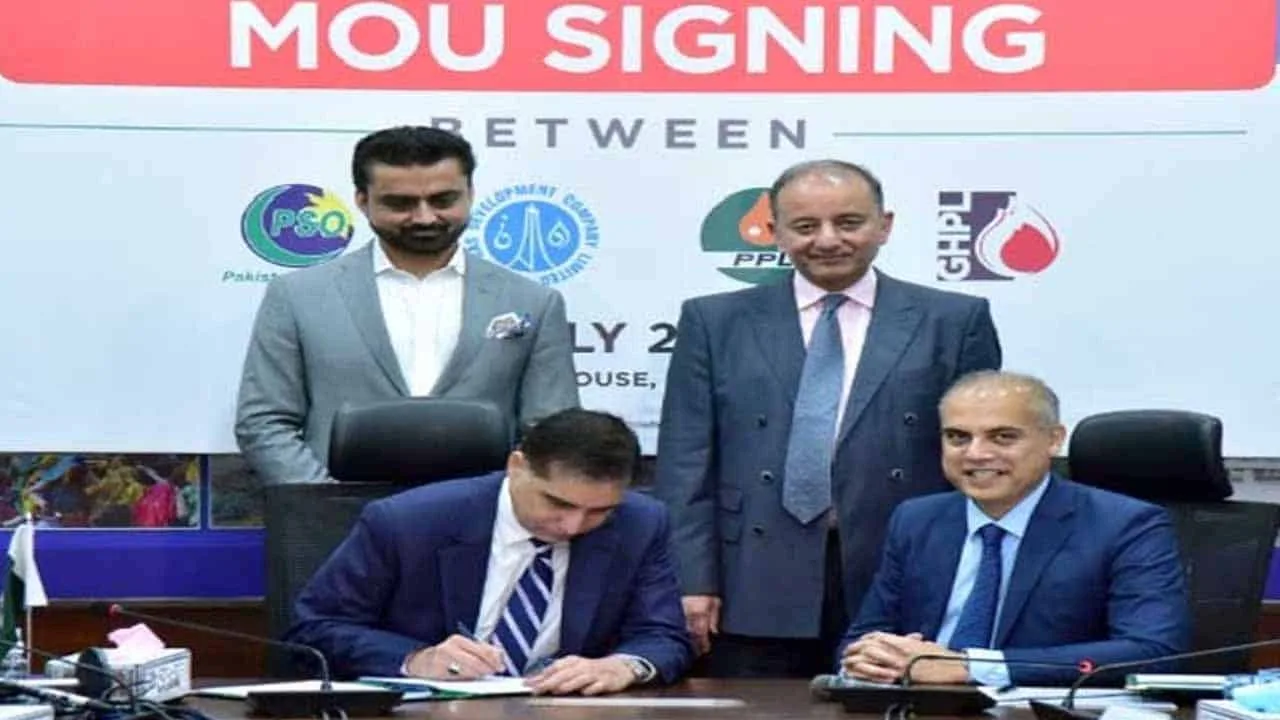 Pakistan oil companies sign MoU to collaborate with Saudi Aramco on $10bn refinery