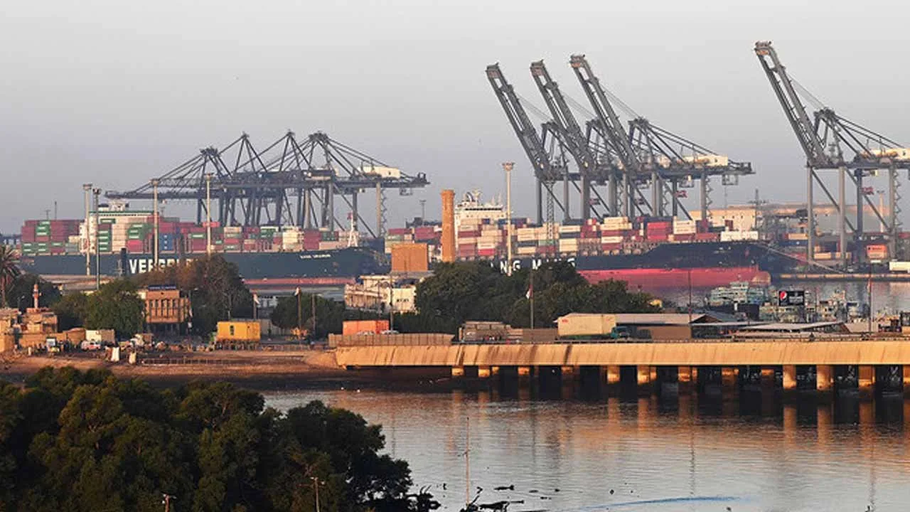 Cabinet panel approves deal with UAE to build cargo terminal at Karachi port