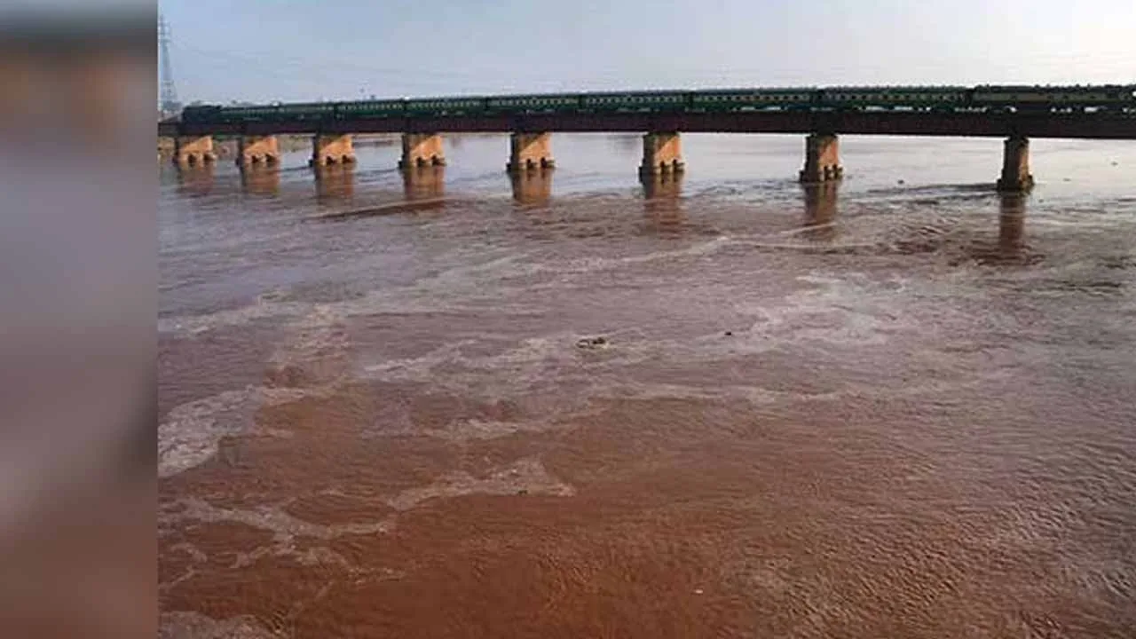 india releases 1,85,000 cusecs water into ravi river