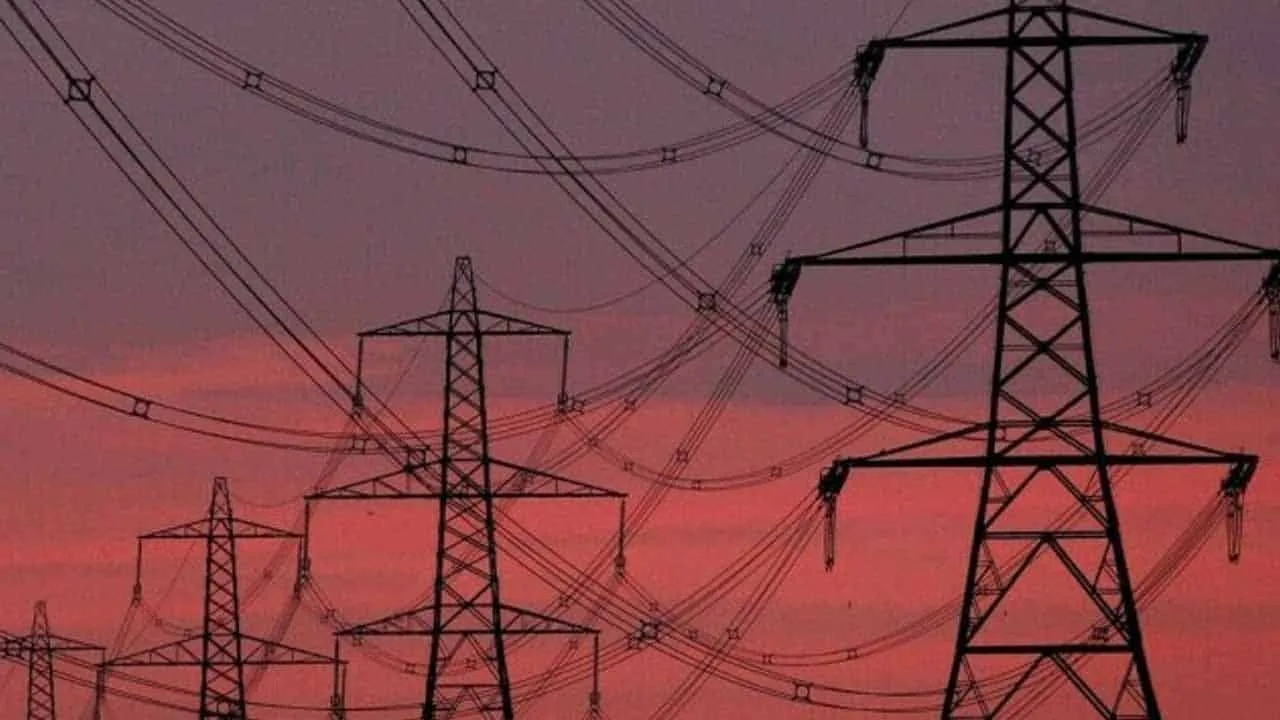 Govt set to hike power tariff by Rs4.96 per unit