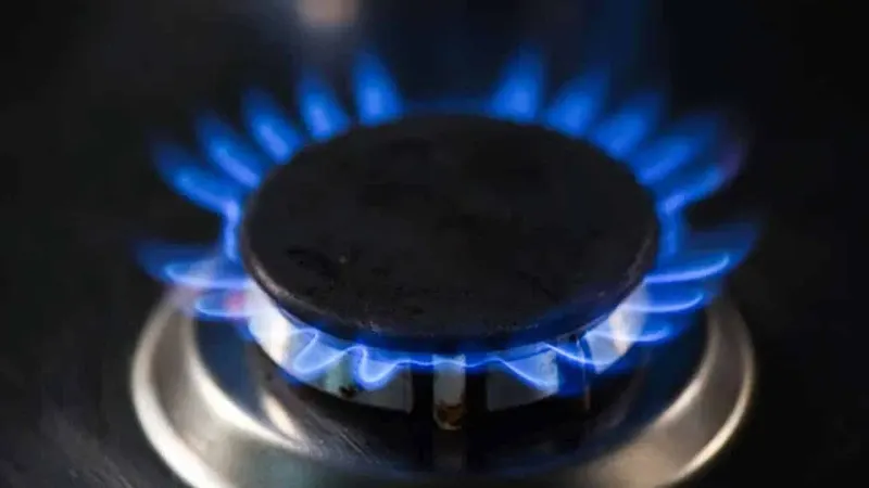 Govt decides to reduce gas sector circular debt on IMF demand