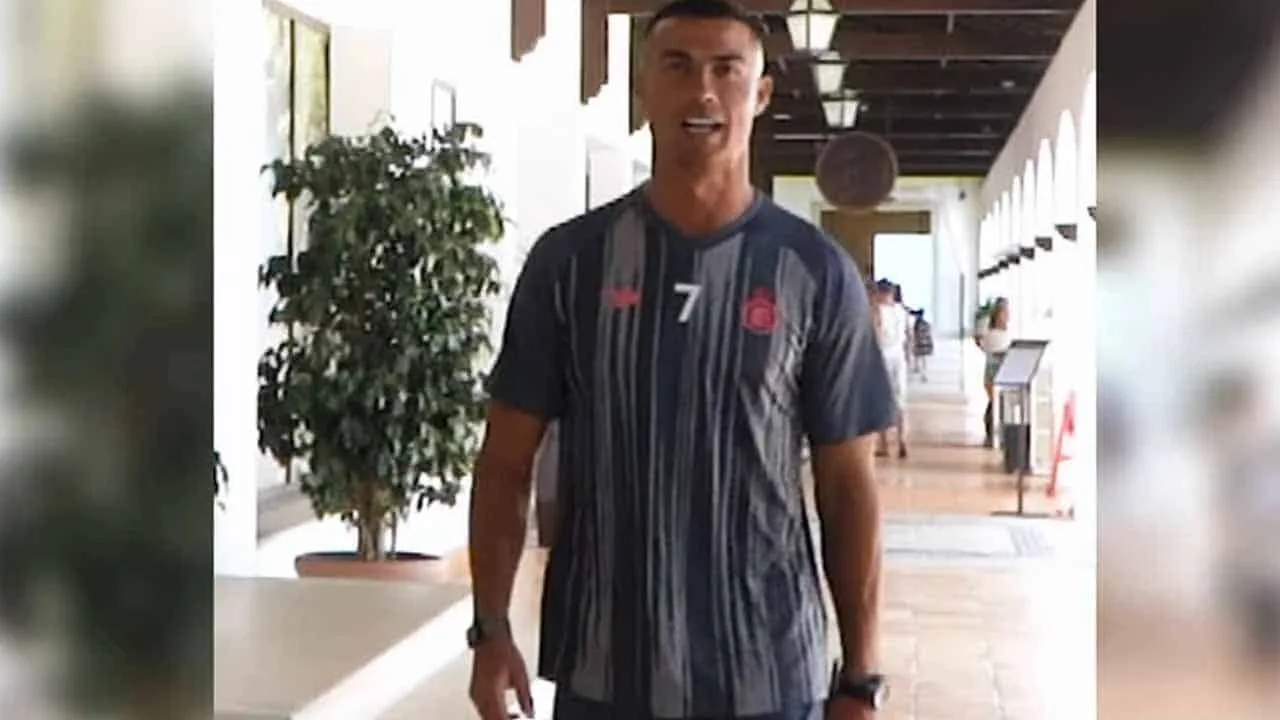 Cristiano Ronaldo greets fans with 'Salam Alaikum'