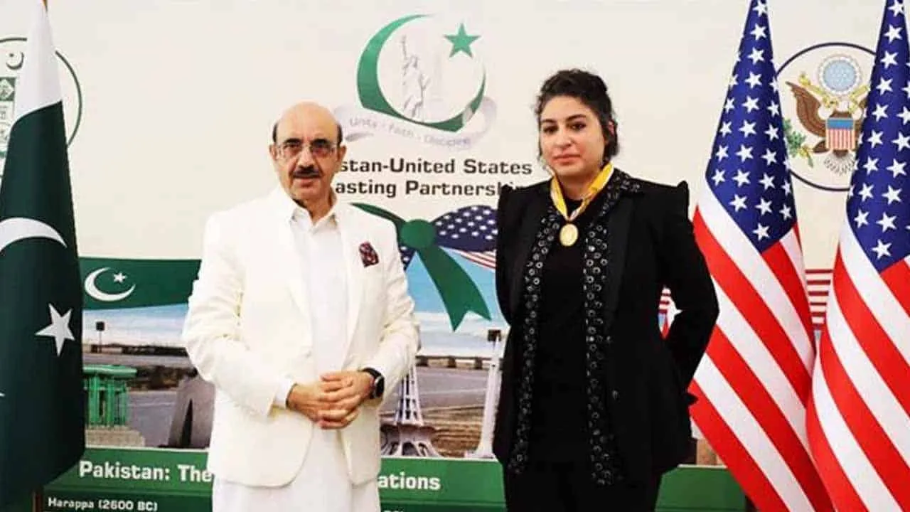 Arooj Aftab receives prestigious award