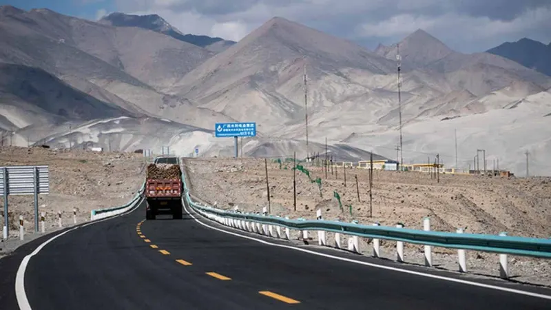 First cargo arrives in Pakistan from China under new road trade deal