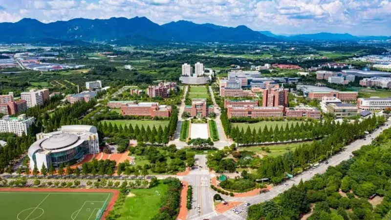 The Gwangju Institute of Science and Technology (GIST) is excited to announce the launch of its newest scholarship programme for the March 2024 intake in South Korea. This comprehensive scholarship opportunity intends to encourage students, researchers, and technical enthusiasts to achieve their academic goals in science and technology. GIST, a respected Korean school, is known for encouraging brilliance through research projects and courses.