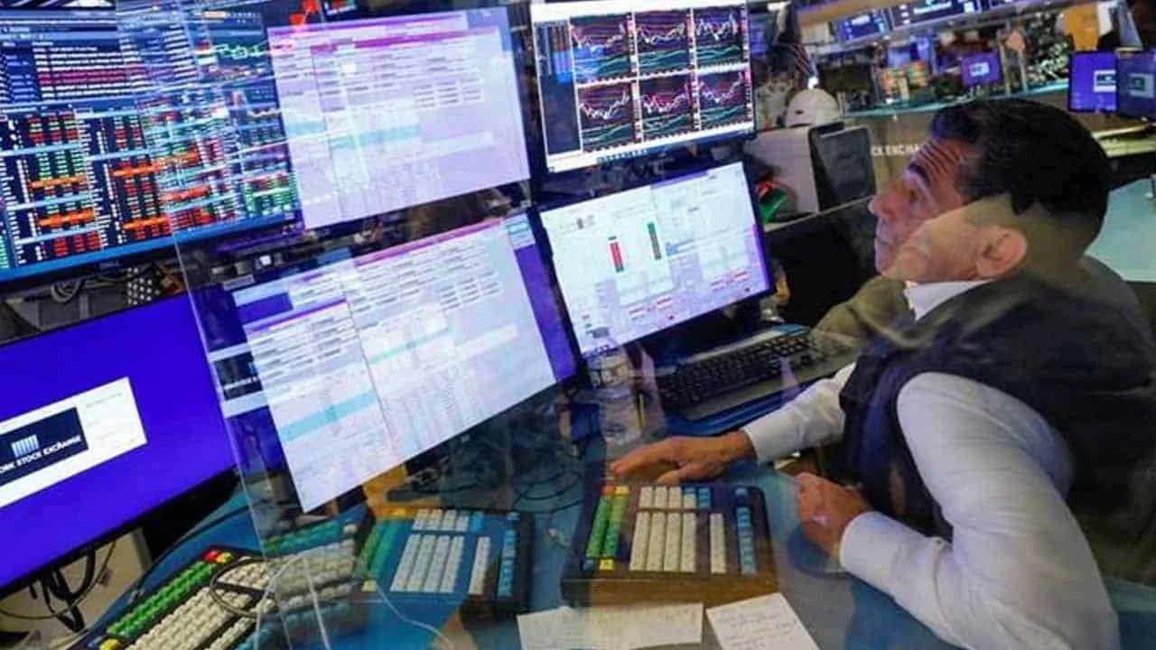 Intra-day update: KSE-100 Index Surges by More Than 550 Points