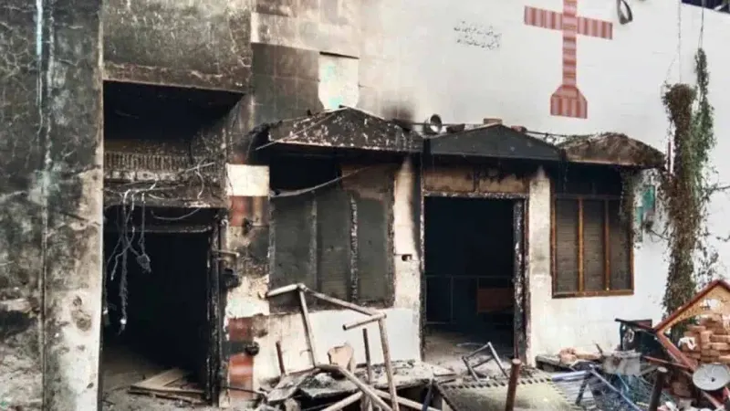 Christians are protected by Muslims during the Jaranwala attack