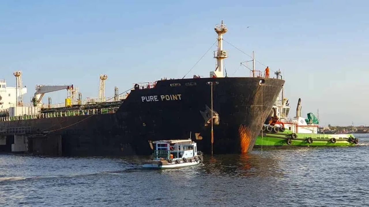 Pakistan suspends import of Russian crude oil