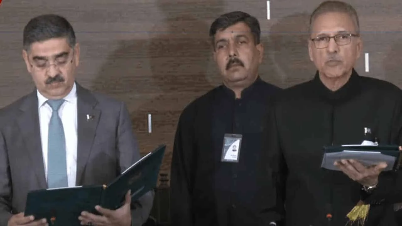 Anwaar-ul-Haq Kakar takes oath as 8th caretaker prime minister