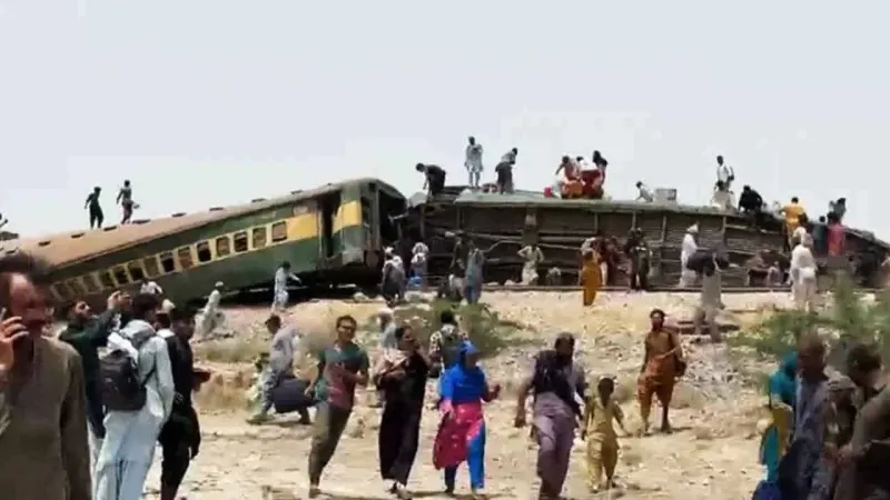 Hazara Express: Train crash kills 25, injures over 80 people near Nawabshah