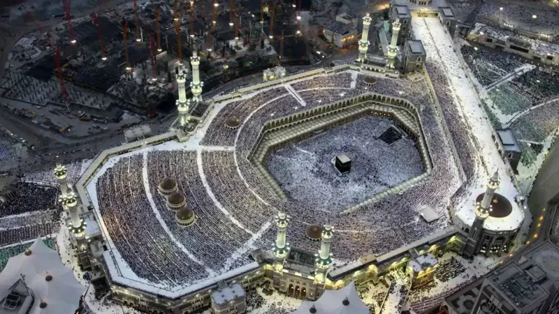 Saudi minister says Umrah visa duration increased to 90 days for Pakistani pilgrims