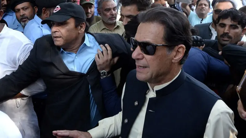 Judge insists on Imran’s arrival despite Attock Jail’s worries