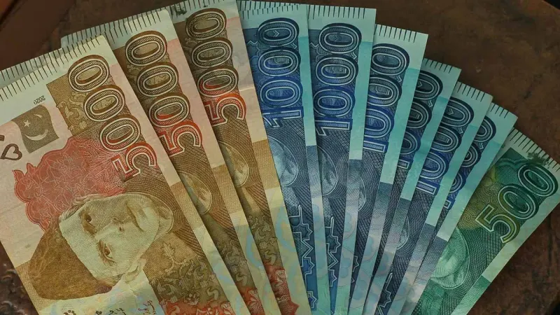 Pakistan rupee set to become world’s best currency: Bloomberg report