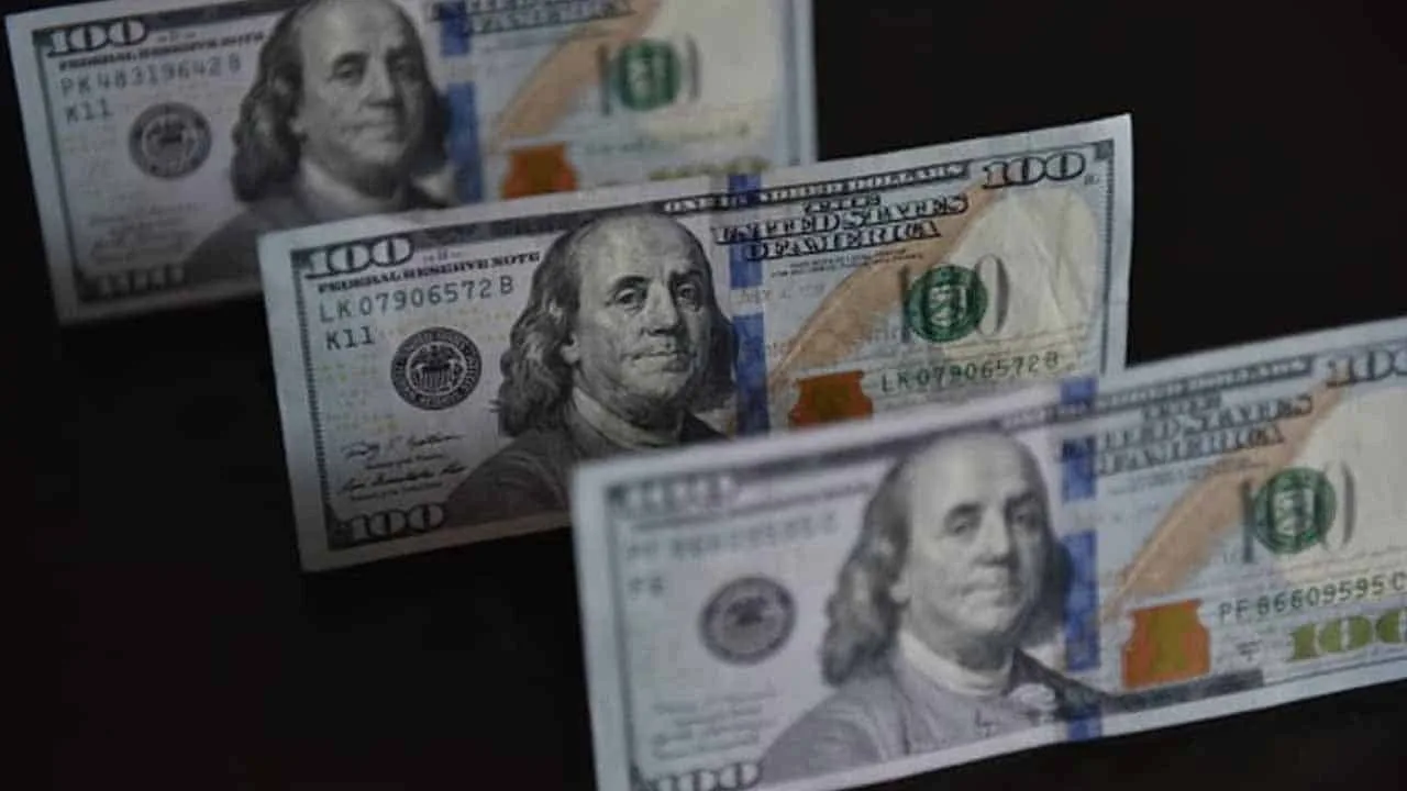Open-market: The rupee largely stable against US dollar