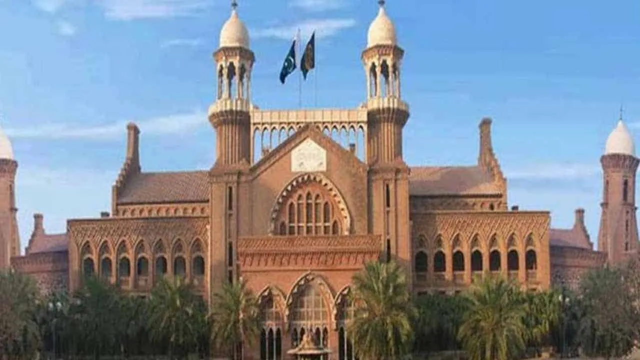 LHC orders Rs5,000 fine on washing vehicles at home, wrong parking