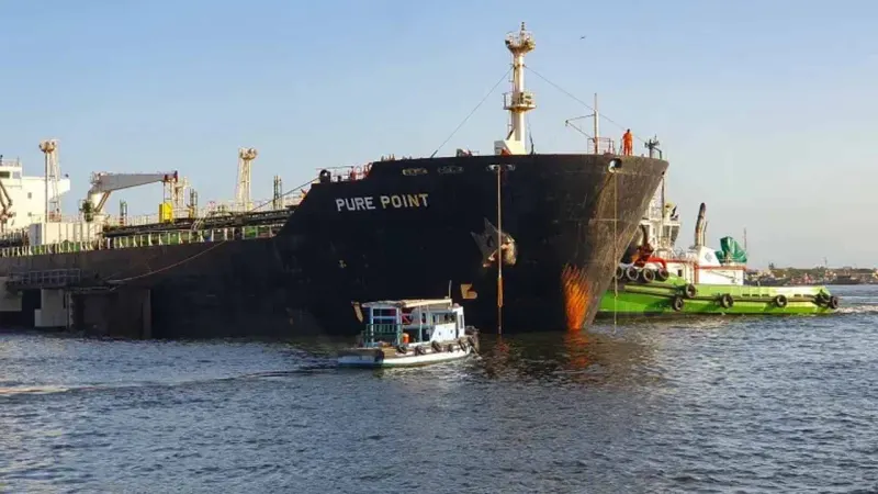 Pakistan Considering Importing 1 mln Tons of Russian Oil Annually at cheaper prices