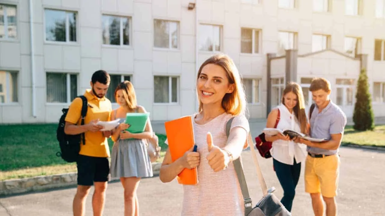 Pakistanis Can Study Free of Cost in 5 Canadian Universities