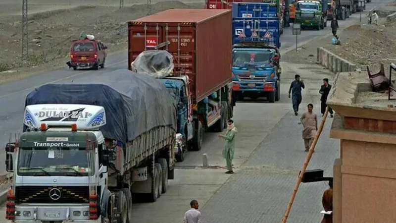 Afghan border trade resumes after Pakistan suspends new visa rule