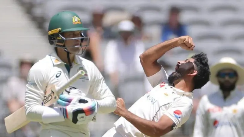 Jamal claims six-fer on debut as Pakistan dismiss Australia for 487