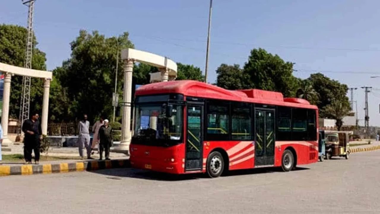 Karachi to get new buses for People’s Bus Service fleet