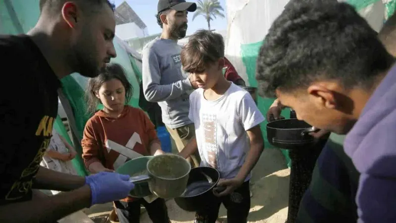 War Hinders Food Deliveries, Leaving Gaza's Children Dizzy with Hunger