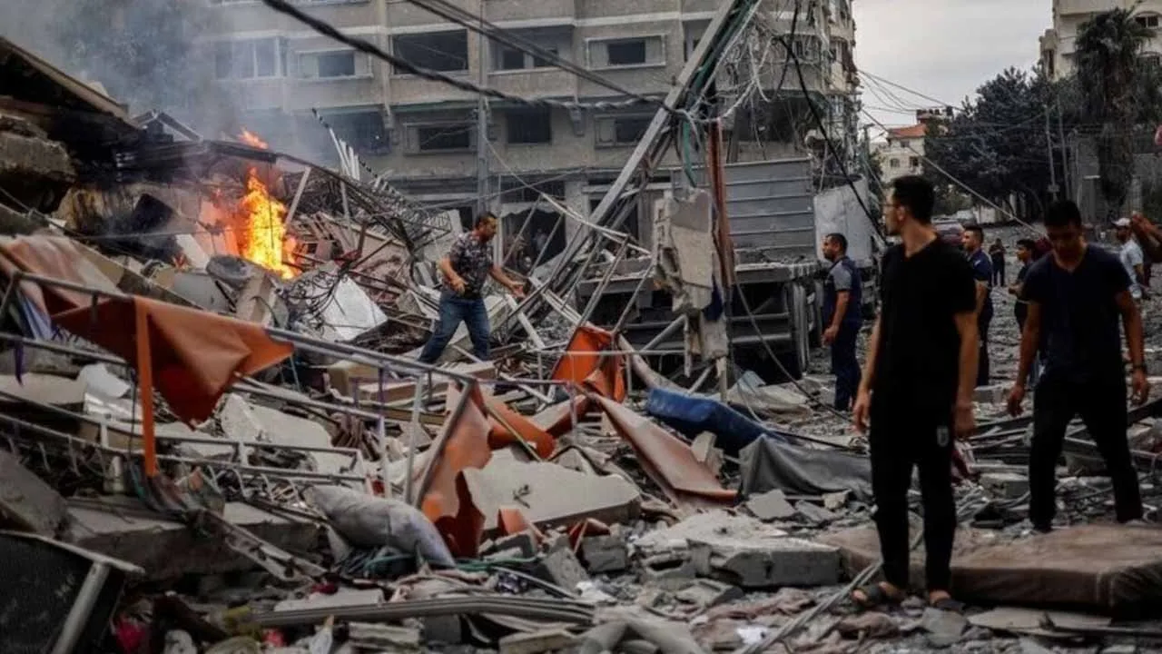 Ongoing Israeli Strikes Hit Gaza Hospitals and Displace Palestinian Civilians