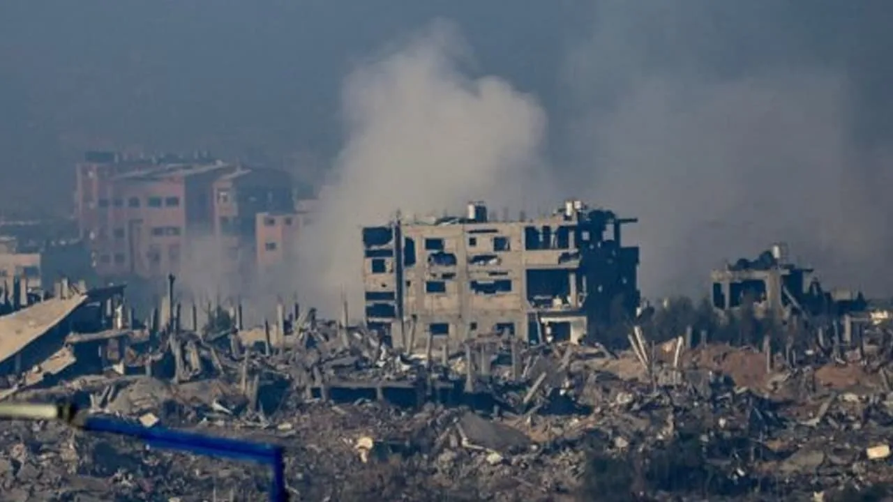Israel resumes Gaza attacks as truce expires, heavy fighting reported