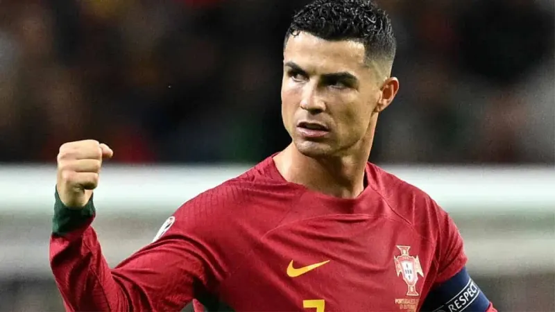 Cristiano Ronaldo's Favorite Eats and Cheat meals exposed