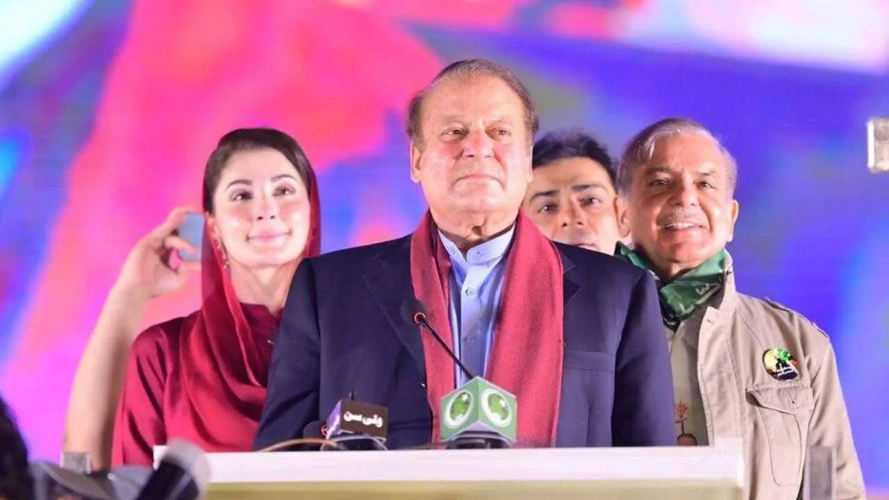 EX PM Nawaz Sharif Scores Best for Pakistan’s Economy But Risks High: Bloomberg