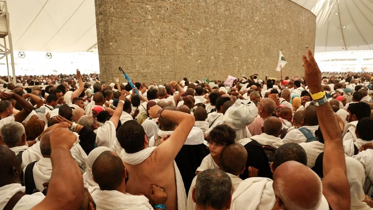 Pilgrims stone the devil as Haj nears end in Saudi Arabia