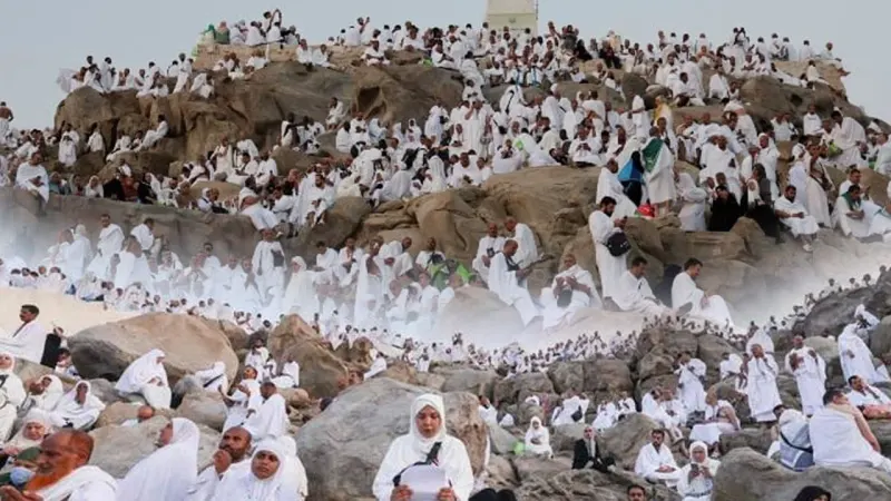 ‘Very blessed’: Muslim pilgrims pray at Mount Arafat in Haj apex