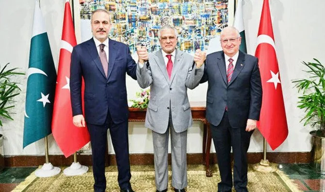 Ishaq dar attends istanbul meeting on gaza