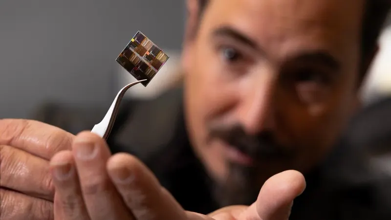 Grain of salt size robot