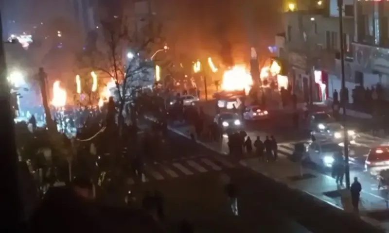Iran warns neighbours it could strike US bases if Washington intervenes in protests