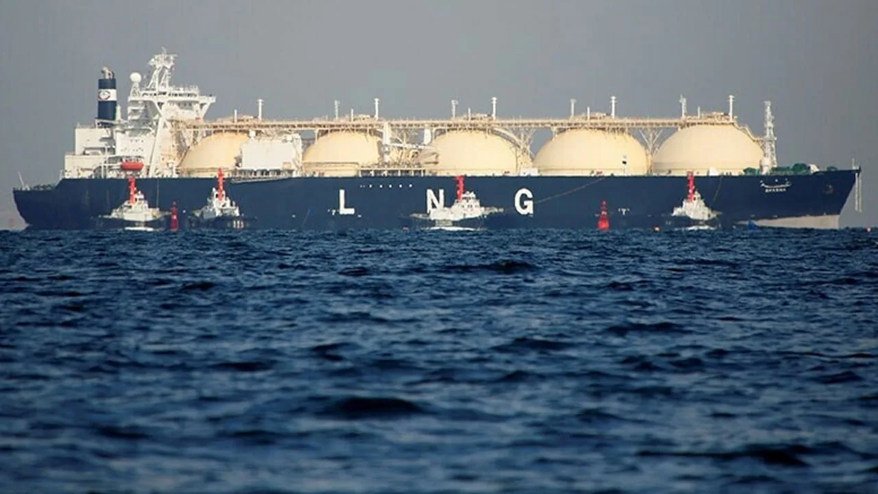 Pakistan seeks three spot LNG cargoes in first tender since Dec 2023
