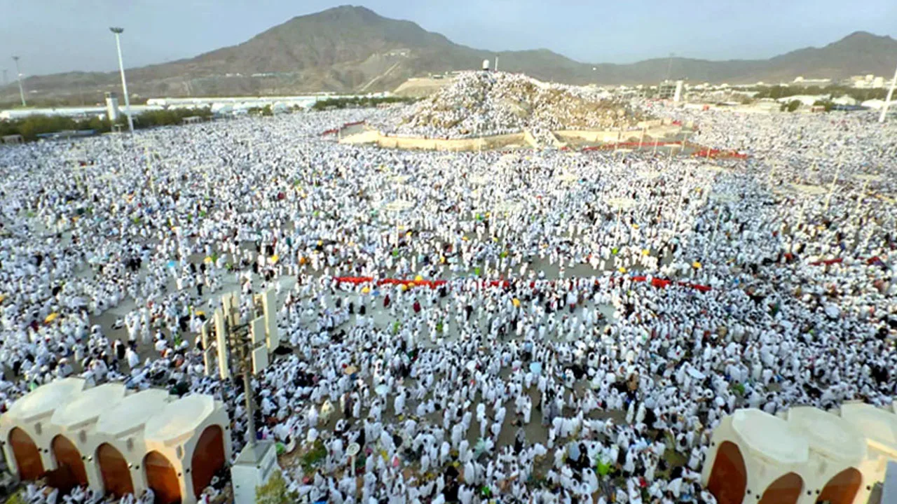 Intending pilgrims to perform main Hajj ritual Wuqoof-e-Arafat today