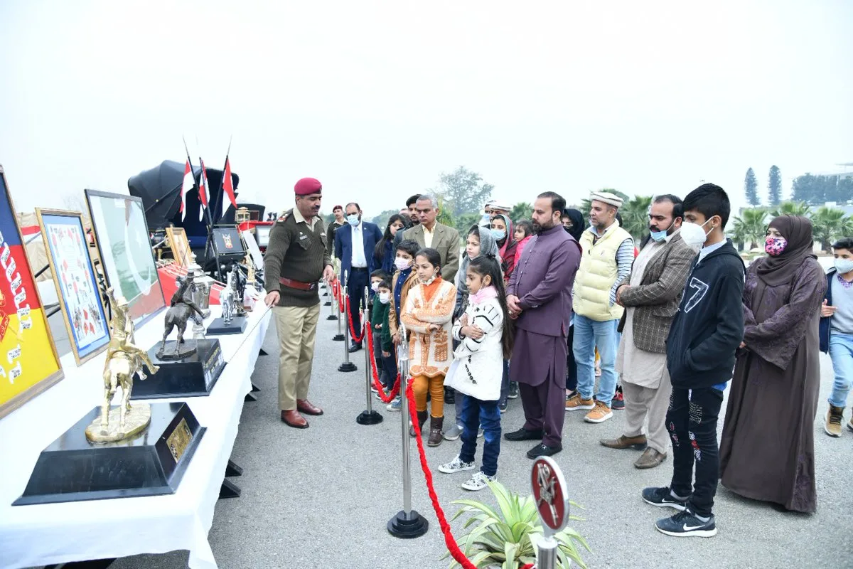 Citizens from all around the country visited different parts of the President House in Islamabad today .
