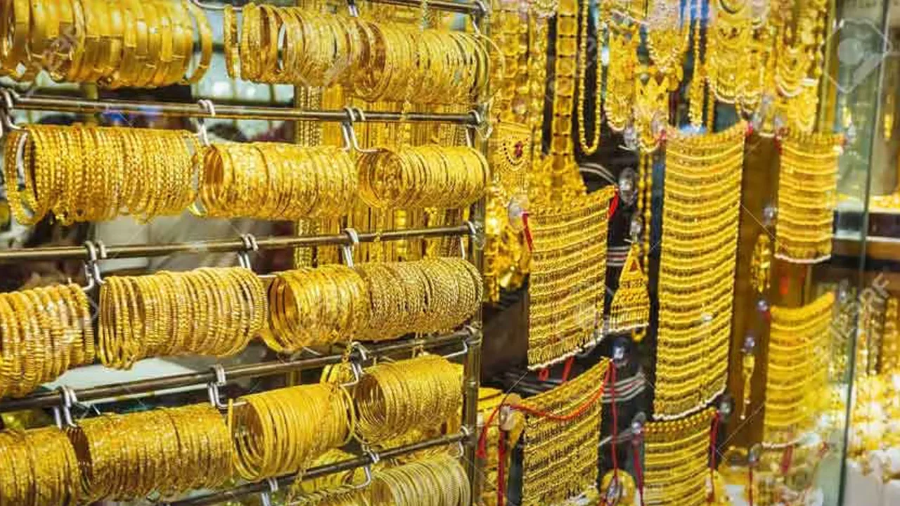 Gold Falls Rs453,936 Per Tola — Fourth Straight Day of Decline