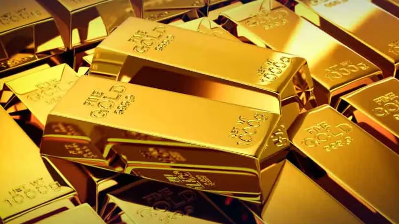 Gold Price in Pakistan Falls Rs12,800 Per Tola — One of Its Biggest Declines Ever